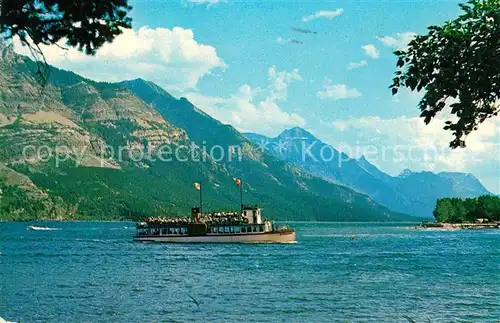 AK / Ansichtskarte Motorschiffe  Launch International Waterton Lakes Alberta Canada  Kat. Schiffe