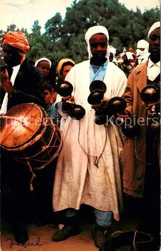 AK / Ansichtskarte Typen Arabien Algerie Musikinstrumente Trommel Kat. Typen