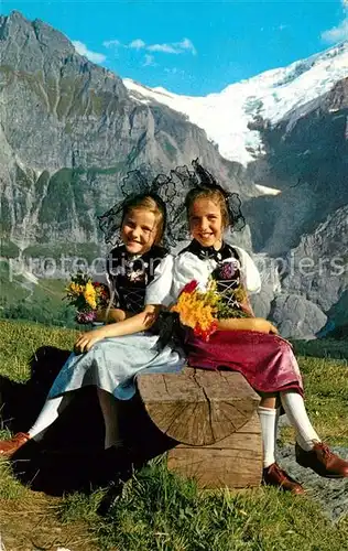 AK / Ansichtskarte Trachten Schweiz Kinder Grindelwald  Kat. Trachten