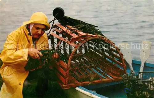 AK / Ansichtskarte Fischerei Maine Coast Fisherman Lobster  Kat. Handwerk