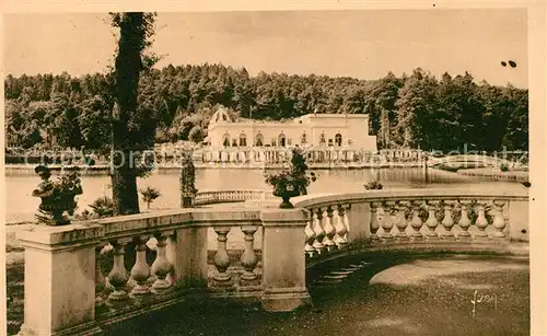 AK / Ansichtskarte Bagnoles de l Orne Les bords du lac et le Casino Kat. Bagnoles de l Orne