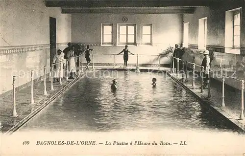 AK / Ansichtskarte Bagnoles de l Orne La Piscine a lHeure du Bain Kat. Bagnoles de l Orne