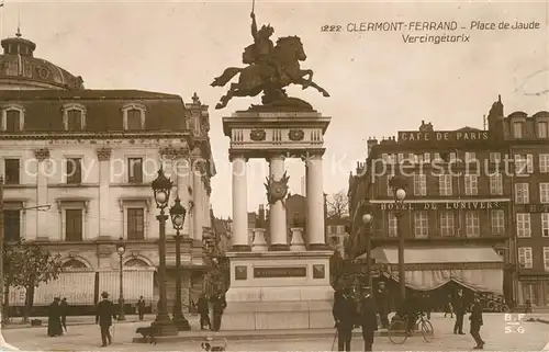 AK / Ansichtskarte Clermont Ferrand Puy de Dome Place de Jaude Statue de Vercingetorix Kat. Clermont Ferrand