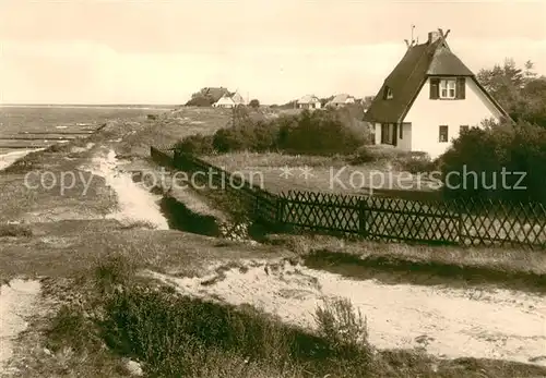 AK / Ansichtskarte Ahrenshoop Ostseebad Neue Haeuser Steilkueste Kat. Ahrenshoop