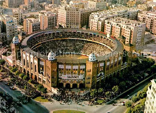 AK / Ansichtskarte Stierkampf Barcelona Plaza de Toros Monumental Vista en Helicoptero Kat. Sport