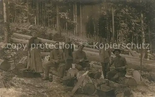 AK / Ansichtskarte Dettingen Hohenzollern Waldarbeiter Brotzeit Kat. Hechingen