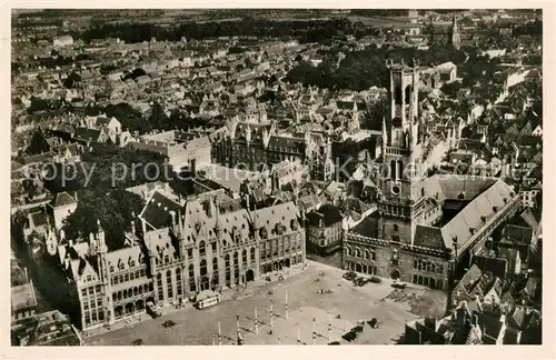 AK / Ansichtskarte Bruges Flandre Beffroi et Grande Place vue aerienne Kat. 