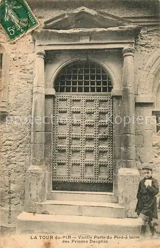 AK / Ansichtskarte La Tour du Pin Porte du Pied a terre des Princes Dauphin Kat. La Tour du Pin