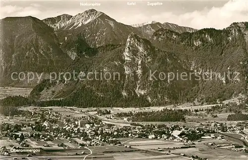 AK / Ansichtskarte Oberammergau gegen Notkarspitze Kofel und Zugspitze Fliegeraufnahme Kat. Oberammergau