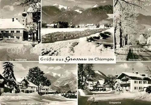 AK / Ansichtskarte Grassau Chiemgau Kirche Dorfstrasse Ortsmotiv Blick gegen Hochplatte Alpen Winterlandschaft Kat. Grassau