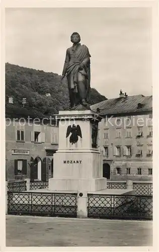 AK / Ansichtskarte Mozart Wolfgang Amadeus Denkmal Salzburg Buchbinderei Kat. Komponist