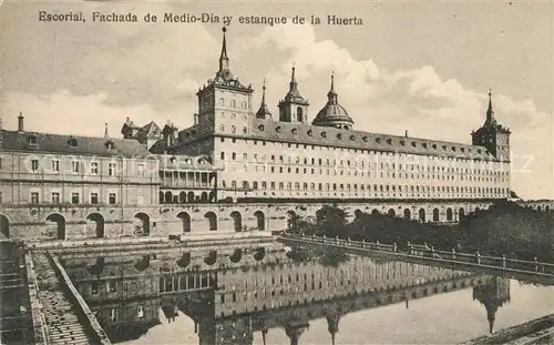 AK / Ansichtskarte San Lorenzo de El Escorial Fachada de Medio Dia y estanque de la Huerta