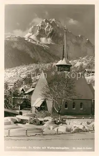 AK / Ansichtskarte Mittenwald Bayern Ev Kirche mit Wettersteinspitze Winterlandschaft Alpen Kat. Mittenwald
