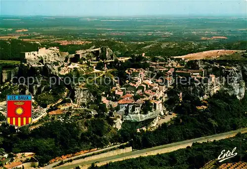 AK / Ansichtskarte Les Baux de Provence Village et les ruines vue aerienne Kat. Les Baux de Provence
