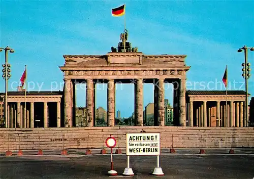 AK / Ansichtskarte Berlin Brandenburger Tor Die Mauer Kat. Berlin