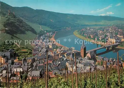 AK / Ansichtskarte Bernkastel Kues Panorama Moseltal mit Ruine Landshut Weinberge Kat. Bernkastel Kues