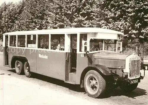 AK / Ansichtskarte Autobus Omnibus Oldtimer 1929 Daimler Benz Wiesbaden Kat. Autos