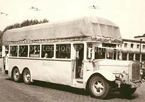 AK / Ansichtskarte Autobus Omnibus Oldtimer 1930 Daimler Benz  Kat. Autos