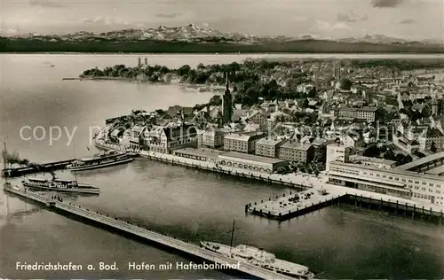 AK / Ansichtskarte Friedrichshafen Bodensee Fliegeraufnahme Hafenbahnhof Kat. Friedrichshafen