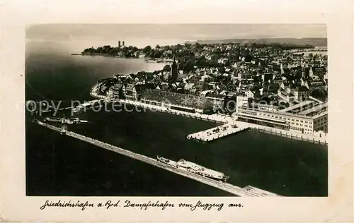 AK / Ansichtskarte Friedrichshafen Bodensee Fliegeraufnahme Dampferhafen Kat. Friedrichshafen