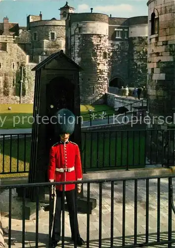 AK / Ansichtskarte Leibgarde Wache Guardsman Tower of London  Kat. Polizei