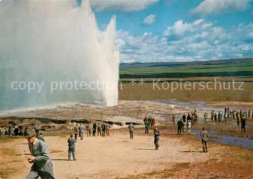 AK / Ansichtskarte Geysire Vulcans Geysers Vulkane Ferdaskrifstofa Rikisins Iceland  Kat. Natur