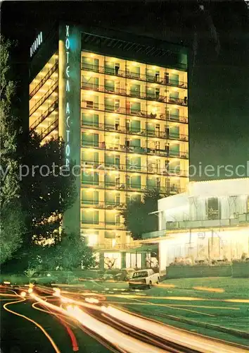 AK / Ansichtskarte Slatni Pjassazi Hotel Astoria Nachtaufnahme