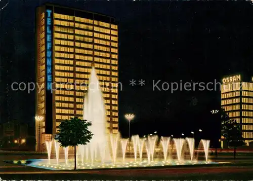 AK / Ansichtskarte Berlin Ernst Reuter Platz mit Springbrunnen Hochhaus Nachtaufnahme Kat. Berlin