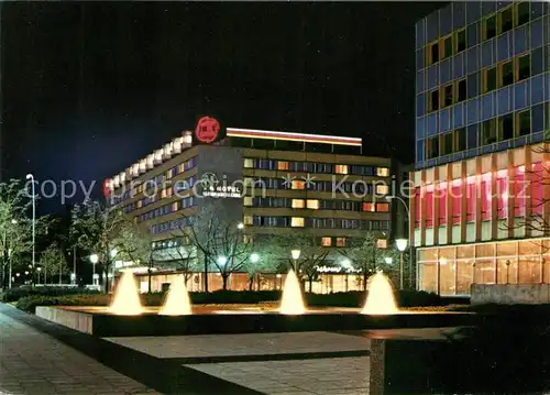 AK / Ansichtskarte Berlin Hotel Unter den Linden Wasserspiele Nachtaufnahme Hauptstadt der DDR Kat. Berlin