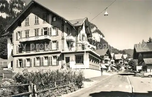 AK / Ansichtskarte Beatenberg Dorfstrasse Hotel Jungfraublick Birrenfluh Kat. Beatenberg