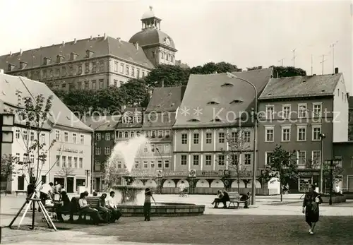 AK / Ansichtskarte Weissenfels Saale Karl Marx Platz und Schloss Neu Augustusburg Brunnen Kat. Weissenfels