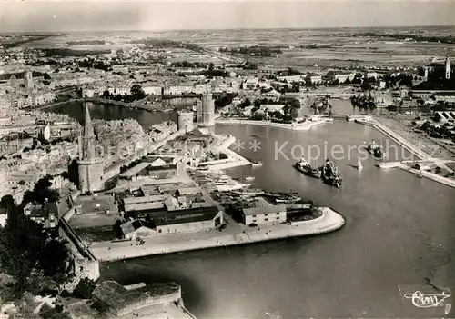AK / Ansichtskarte La Rochelle Charente Maritime Fliegeraufnahme Port Kat. La Rochelle