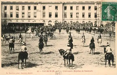 AK / Ansichtskarte Saumur Carrousel Pferdeaufmarsch Kat. Saumur