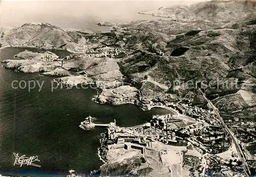 AK / Ansichtskarte Collioure Vue aerienne vers Port Vendres Cap Bear et la frontiere espagnole Kat. Collioure