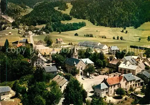 AK / Ansichtskarte Lans en Vercors Centre du Village Glise vue aerienne Kat. Lans en Vercors