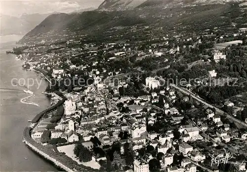 AK / Ansichtskarte Evian les Bains Haute Savoie Fliegeraufnahme Seeufer Kat. Evian les Bains