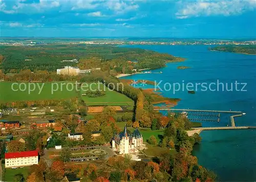 AK / Ansichtskarte Klink Waren Schloss Mueritzhotel Waren Mueritz Mecklenburgische Seenplatte Fliegeraufnahme Kat. Klink Waren