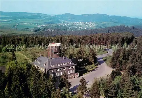 AK / Ansichtskarte Winterberg Hochsauerland Fliegeraufnahme Restaurant Kahler Asten Kat. Winterberg