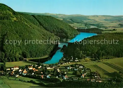 Helminghausen Diemeltalsperre mit ueberlaufender Staumauer Fliegeraufnahme Kat. Marsberg