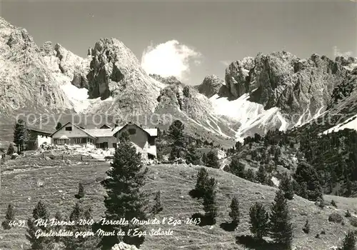 Villnoess Geislerhuette mit Munt da lEga Scharte Kat. Bozen Suedtirol