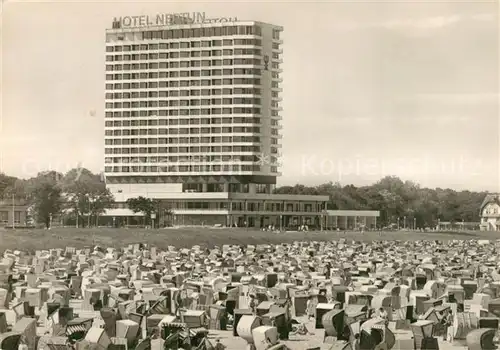 AK / Ansichtskarte Rostock Warnemuende Strand am Hotel Neptun Kat. Rostock