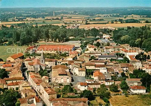 AK / Ansichtskarte Gemozac Le Bourg et l Eglise vue aerienne Kat. Gemozac