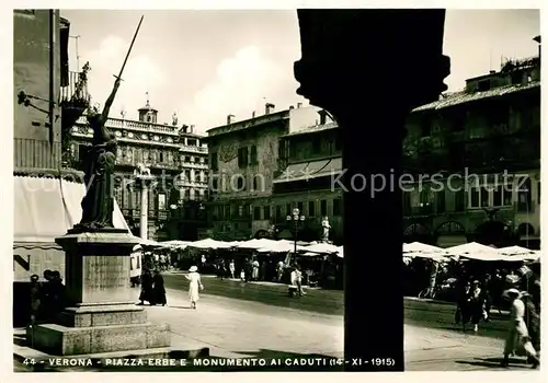 AK / Ansichtskarte Verona Veneto Piazza Erbe e Monumento ai Caduti Kat. Verona