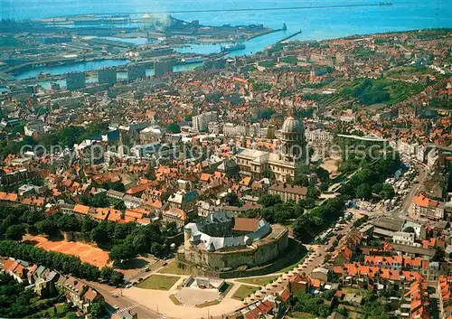 AK / Ansichtskarte Boulogne sur Mer Vue generale aerienne La Basilique Notre Dame le Chateau transforme en Musee et les Tennis Kat. Boulogne sur Mer