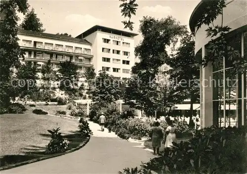 AK / Ansichtskarte Bad Schwalbach Kurpark mit Weinbrunnen und Kurhotel Kat. Bad Schwalbach