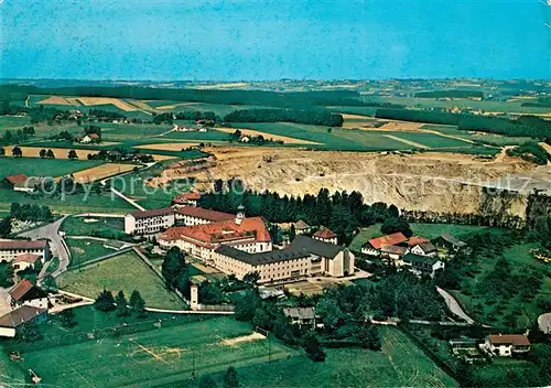 AK / Ansichtskarte Neustift Vilshofen Niederbayern Schule und Kloster der Benediktinerinnen Fliegeraufnahme Kat. Ortenburg