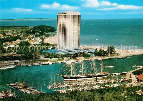 AK / Ansichtskarte Travemuende Ostseebad Hafen Hochhaus Segelschiff Kat. Luebeck