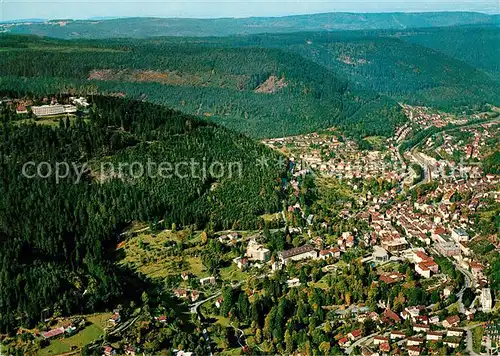 AK / Ansichtskarte Wildbad Schwarzwald Fliegeraufnahme mit Thermalbad und Sommerberg Kat. Bad Wildbad