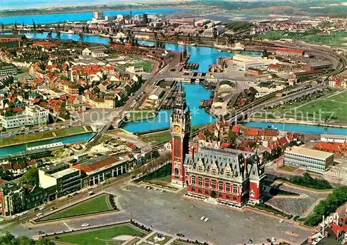 AK / Ansichtskarte Calais Hotel de Ville et le Port Vue aerienne Kat. Calais