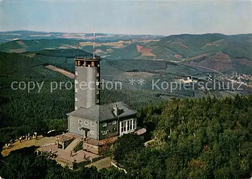 AK / Ansichtskarte Kirchhundem Aussichtsturm Hohe Bracht Fliegeraufnahme Kat. Kirchhundem Hochsauerland